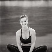 Professeure de Yoga Nomade, je suis diplômée de Hatha Ashtanga Yoga à l'ashram shivalaya au Népal acréditée Yoga alliance